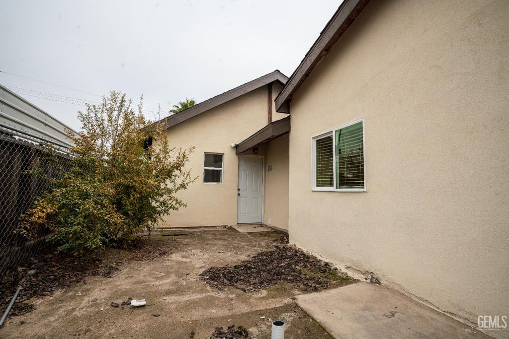 Photo of 716 Curtis Drive, Bakersfield, CA 93307 (MLS # 202513432)