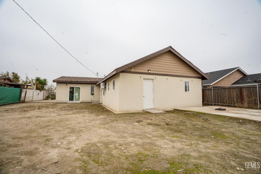 Photo of 716 Curtis Drive, Bakersfield, CA 93307 (MLS # 202513432)