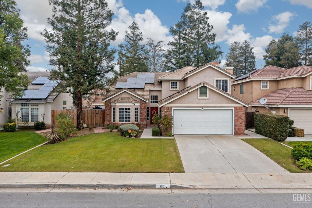 Photo of 1001 Foxcroft Lane, Bakersfield, CA 93312 (MLS # 202600218)