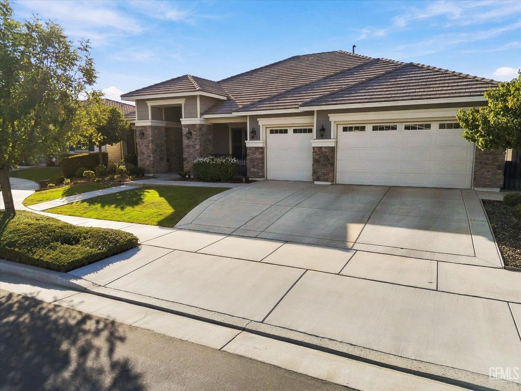 Photo of 4113 Greendale Court, Bakersfield, CA 93311 (MLS # 202610202)