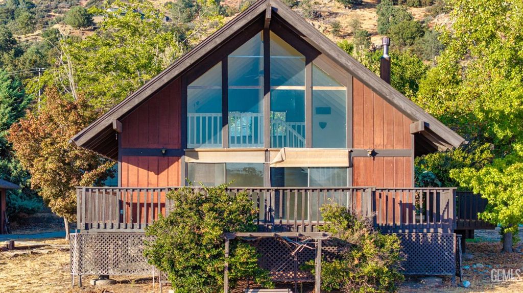 Photo of 23941 Jacaranda Drive, Tehachapi, CA 93561 (MLS # 202510174)