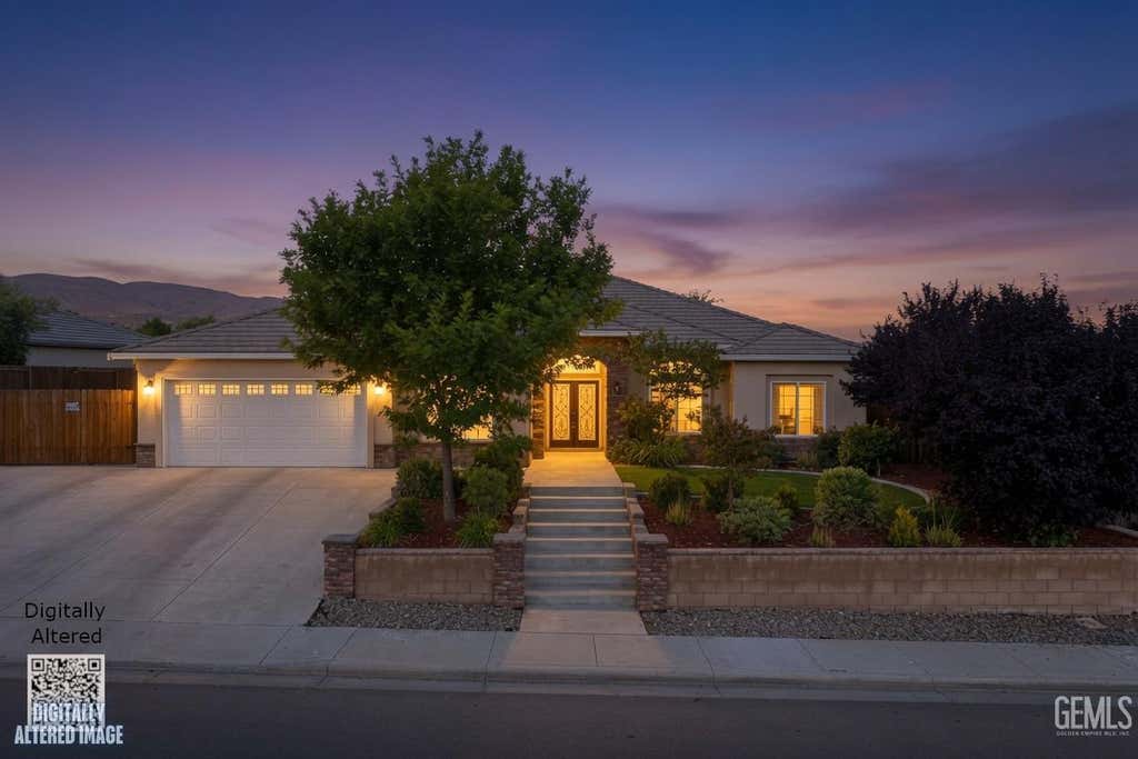 Photo of 405 Hillard Street, Taft, CA 93268 (MLS # 202607822)