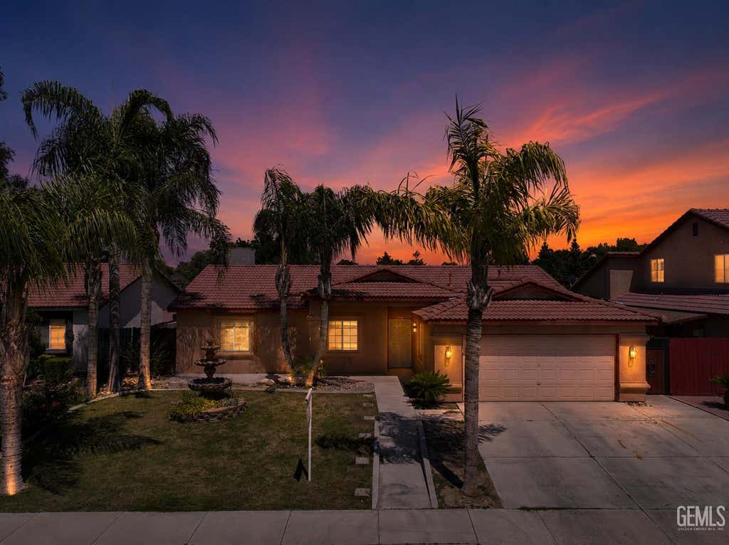 Photo of 709 Calle Del Sol Street, Bakersfield, CA 93307 (MLS # 202606447)