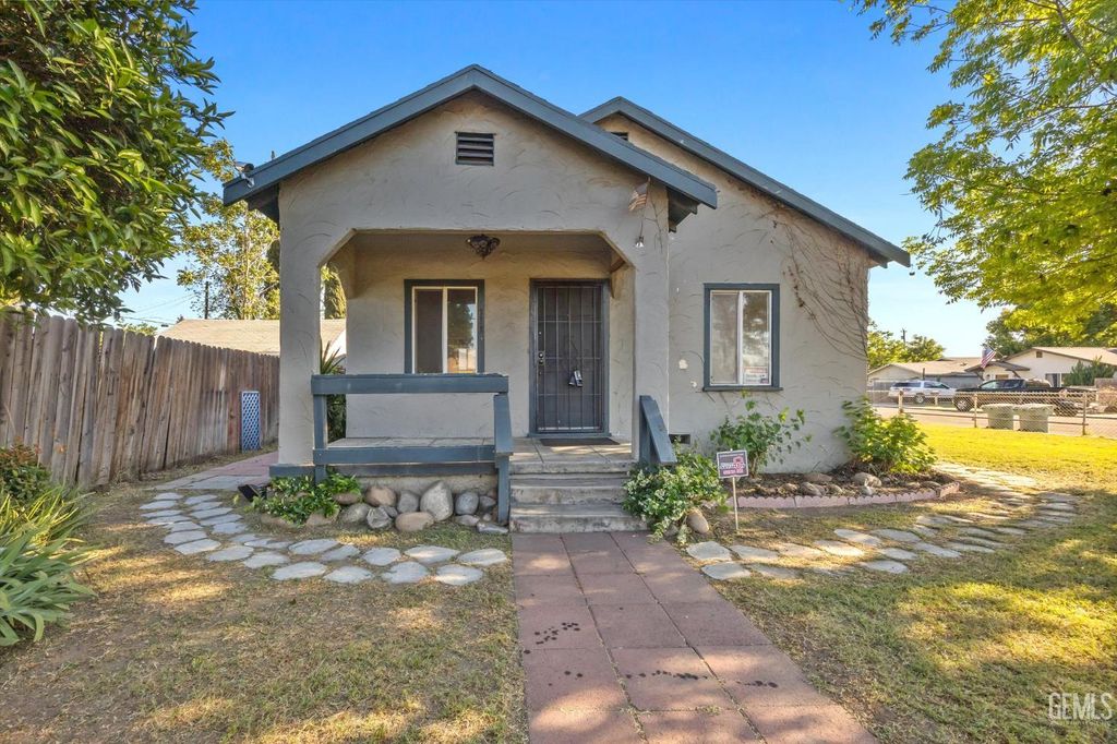 Photo of 2829 Dracena Street, Bakersfield, CA 93304 (MLS # 202603756)