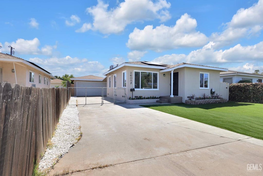 Photo of 2605 Cleveland Way, Bakersfield, CA 93304 (MLS # 202610248)