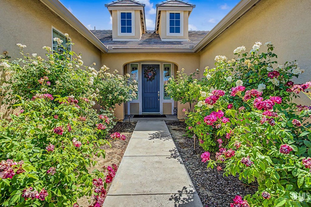 Photo of 118 Guilden Grove Way, Bakersfield, CA 93312 (MLS # 202606201)