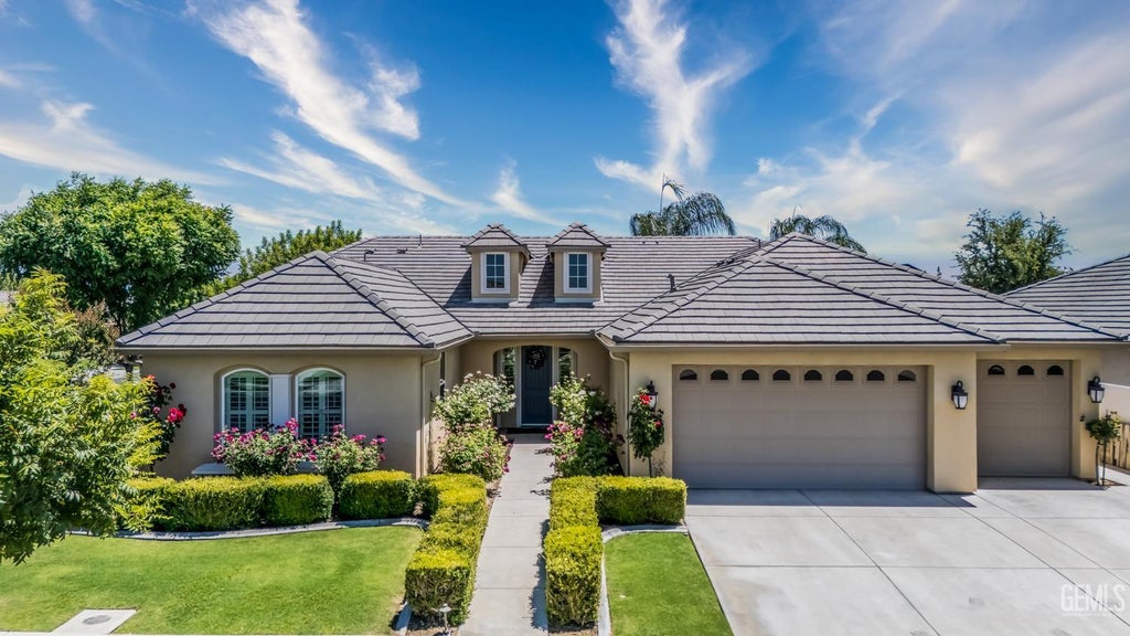 Photo of 118 Guilden Grove Way, Bakersfield, CA 93312 (MLS # 202606201)
