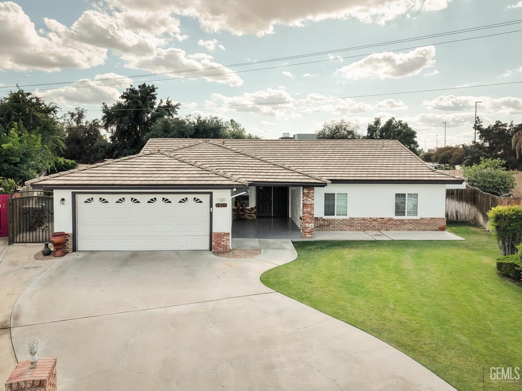 Photo of 2017 William F Halsey Avenue, Bakersfield, CA 93304 (MLS # 202605855)