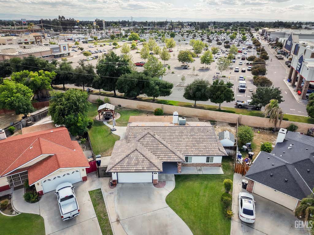 Photo of 2017 William F Halsey Avenue, Bakersfield, CA 93304 (MLS # 202605855)
