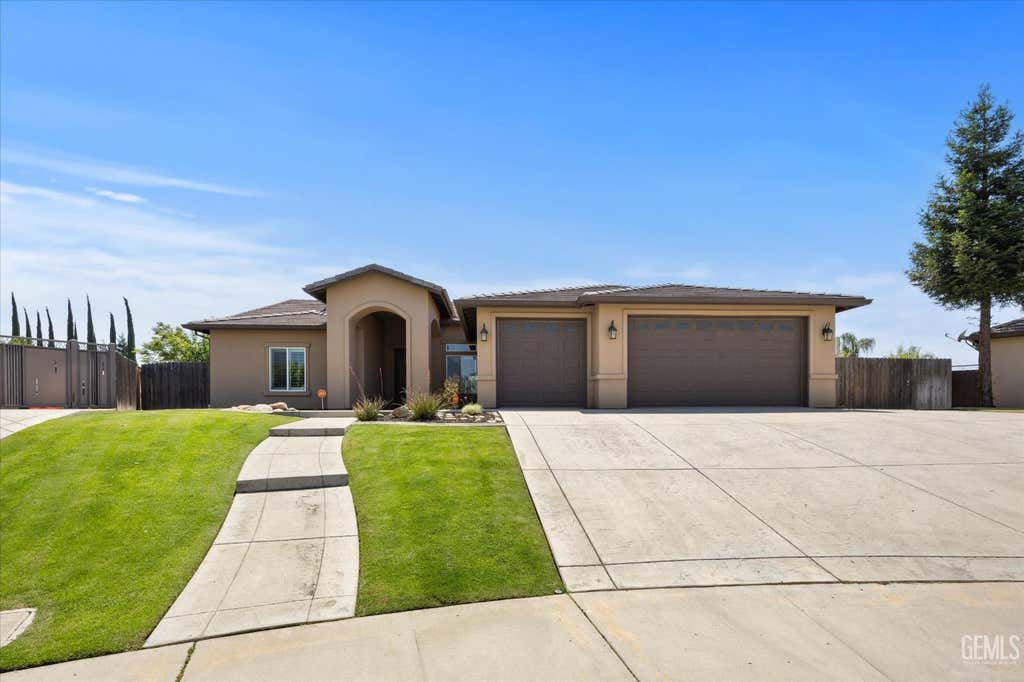 Photo of 6500 Timms Hill Court, Bakersfield, CA 93306 (MLS # 202605099)