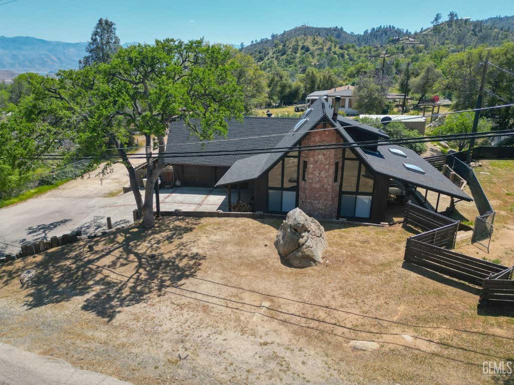 Photo of 16 S Oak Knoll Lane, Wofford Heights, CA 93285 (MLS # 202606272)