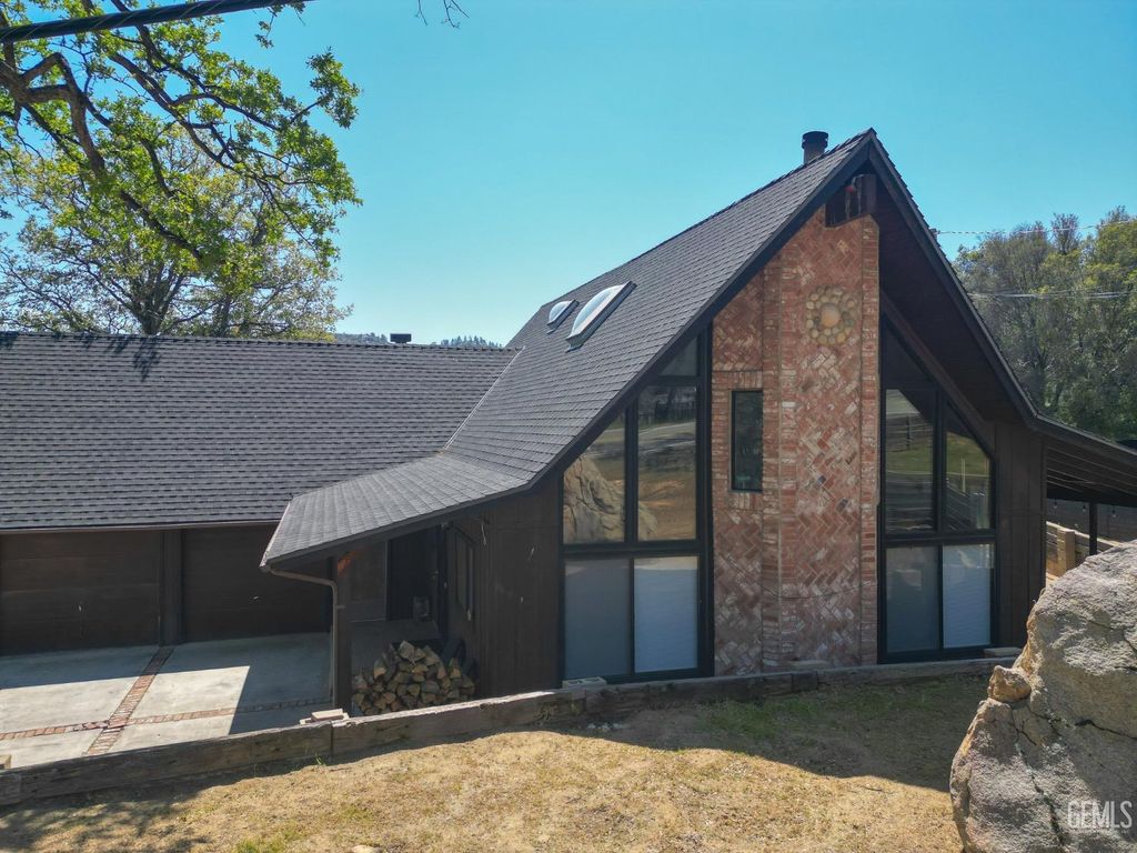 Photo of 16 S Oak Knoll Lane, Wofford Heights, CA 93285 (MLS # 202606272)