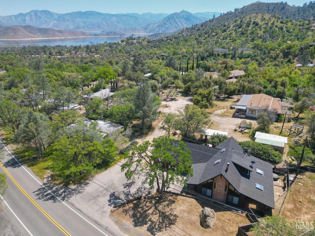 Photo of 16 S Oak Knoll Lane, Wofford Heights, CA 93285 (MLS # 202606272)