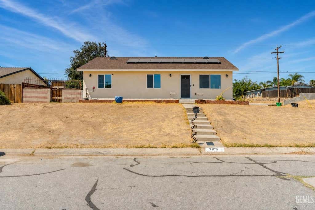 Photo of 7106 Franklin Avenue, Bakersfield, CA 93306 (MLS # 202607894)