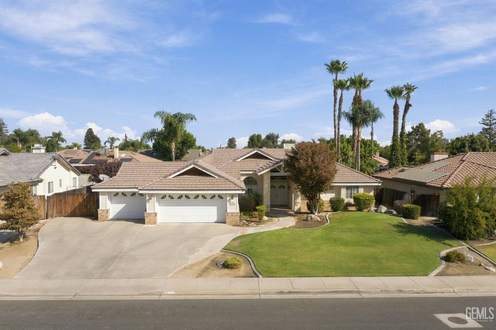 Photo of 14608 Orchard Crest Avenue, Bakersfield, CA 93314 (MLS # 202610122)