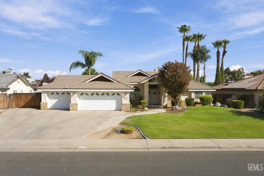 Photo of 14608 Orchard Crest Avenue, Bakersfield, CA 93314 (MLS # 202610122)