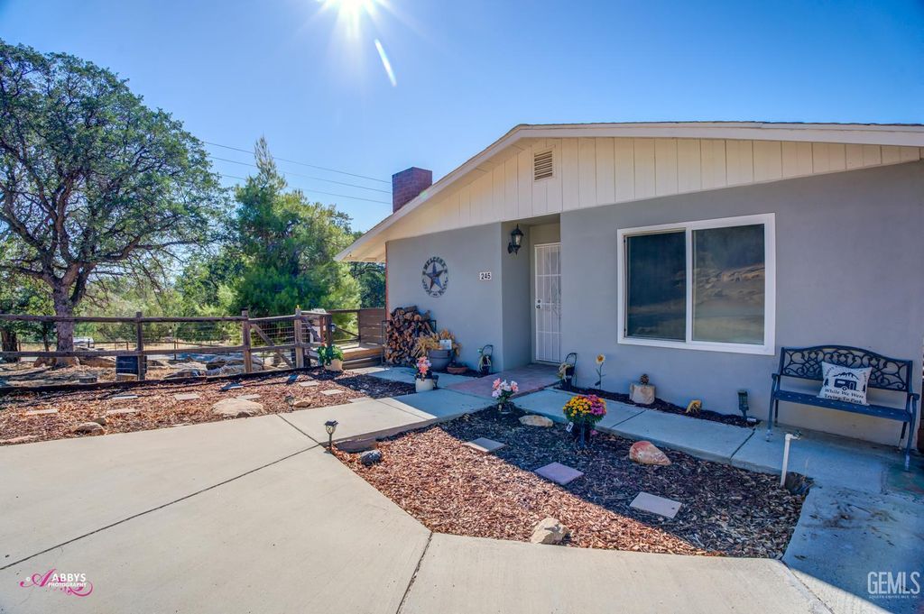 Photo of 245 Mountain Shadow Drive, Wofford Heights, CA 93285 (MLS # 202600992)