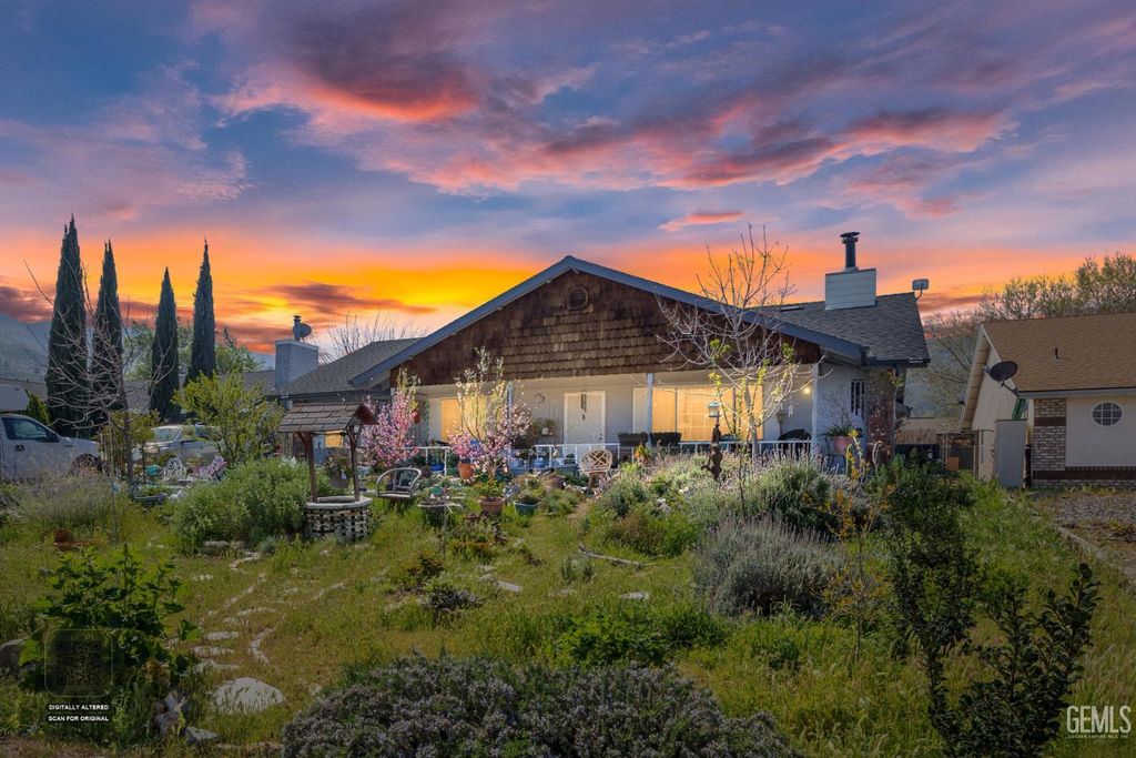 Photo of 6600 Laurel Avenue, Lake Isabella, CA 93240 (MLS # 202601750)