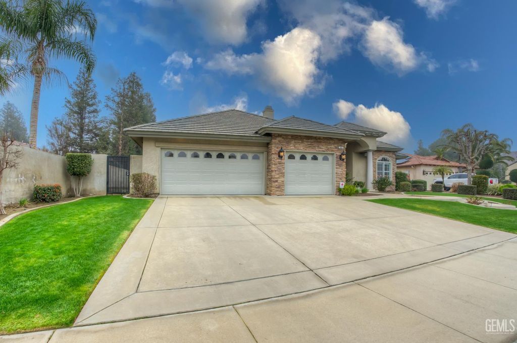 Photo of 405 Copinsay Court, Bakersfield, CA 93312 (MLS # 202600763)