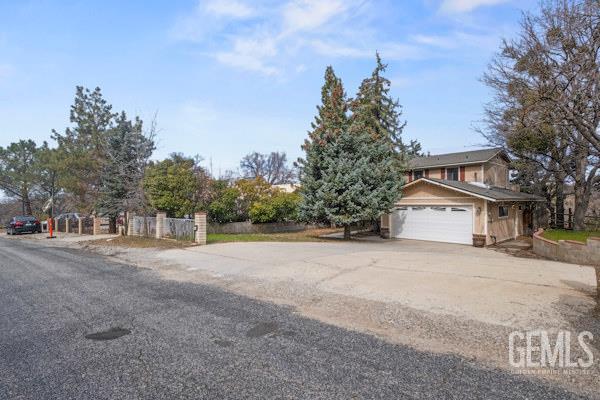 Photo of 18260 Alps Drive, Tehachapi, CA 93561 (MLS # 202609686)
