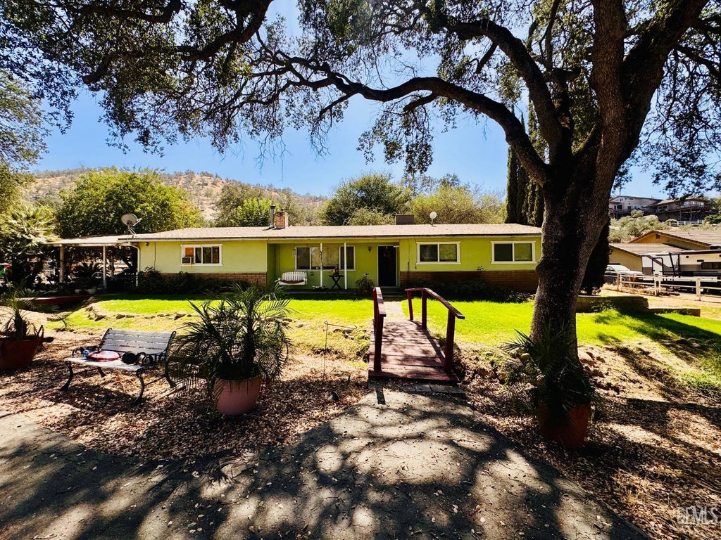 Photo of 16221 Mustang Drive, Springville, CA 93265 (MLS # 202609988)