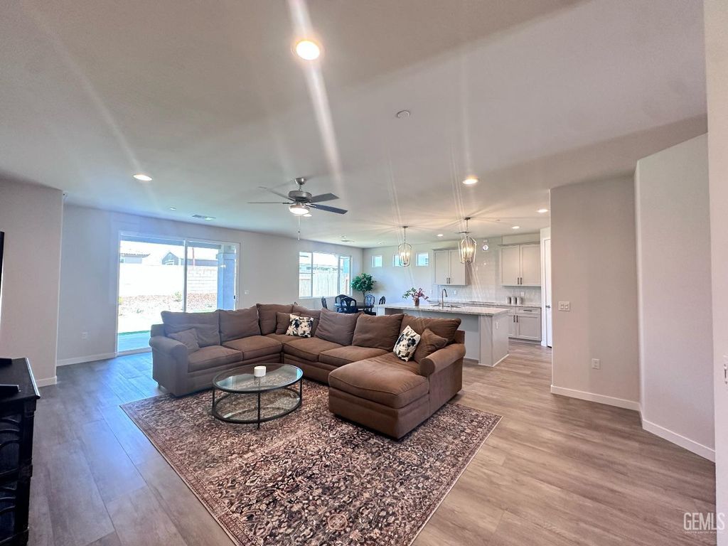 Photo of 11118 Irontooth Avenue, Bakersfield, CA 93311 (MLS # 202510648)