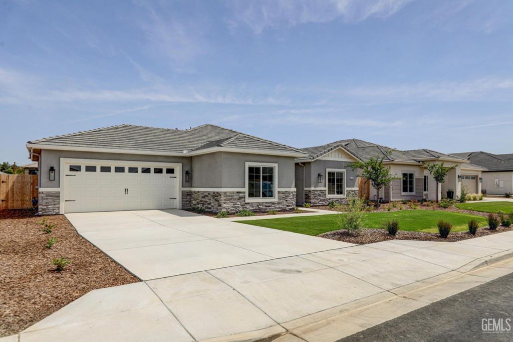 Photo of 11118 Irontooth Avenue, Bakersfield, CA 93311 (MLS # 202510648)
