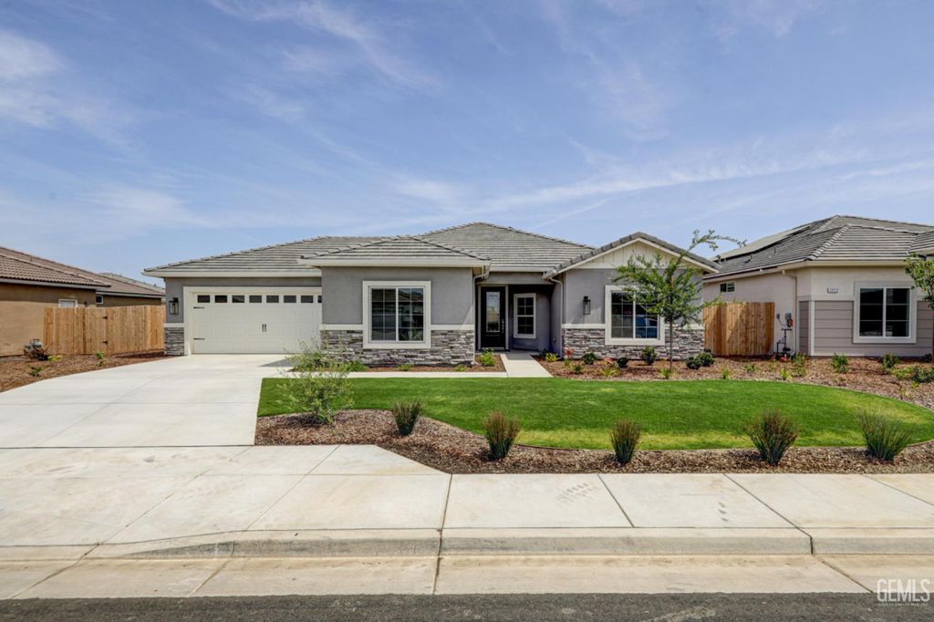 Photo of 11118 Irontooth Avenue, Bakersfield, CA 93311 (MLS # 202510648)
