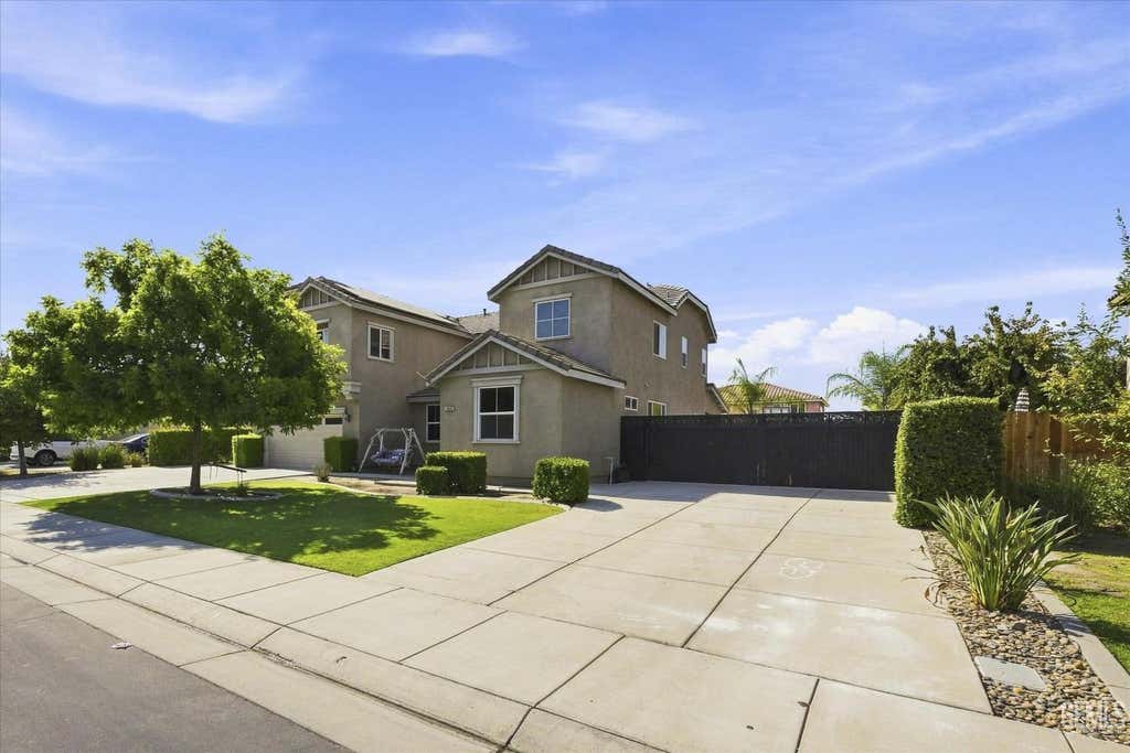 Photo of 15939 La Strada Court, Bakersfield, CA 93314 (MLS # 202608492)