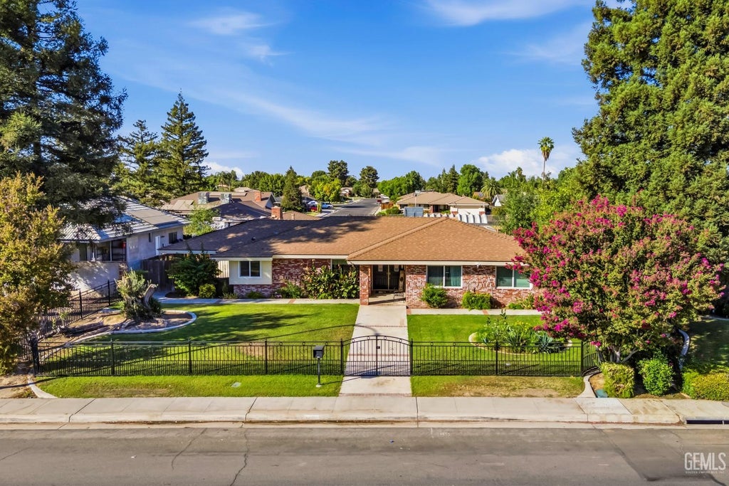 Photo of 7412 Olive Drive, Bakersfield, CA 93308 (MLS # 202610430)