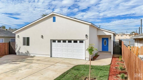 Photo of 325 Holtby Road, Bakersfield, CA 93304 (MLS # 202610880)