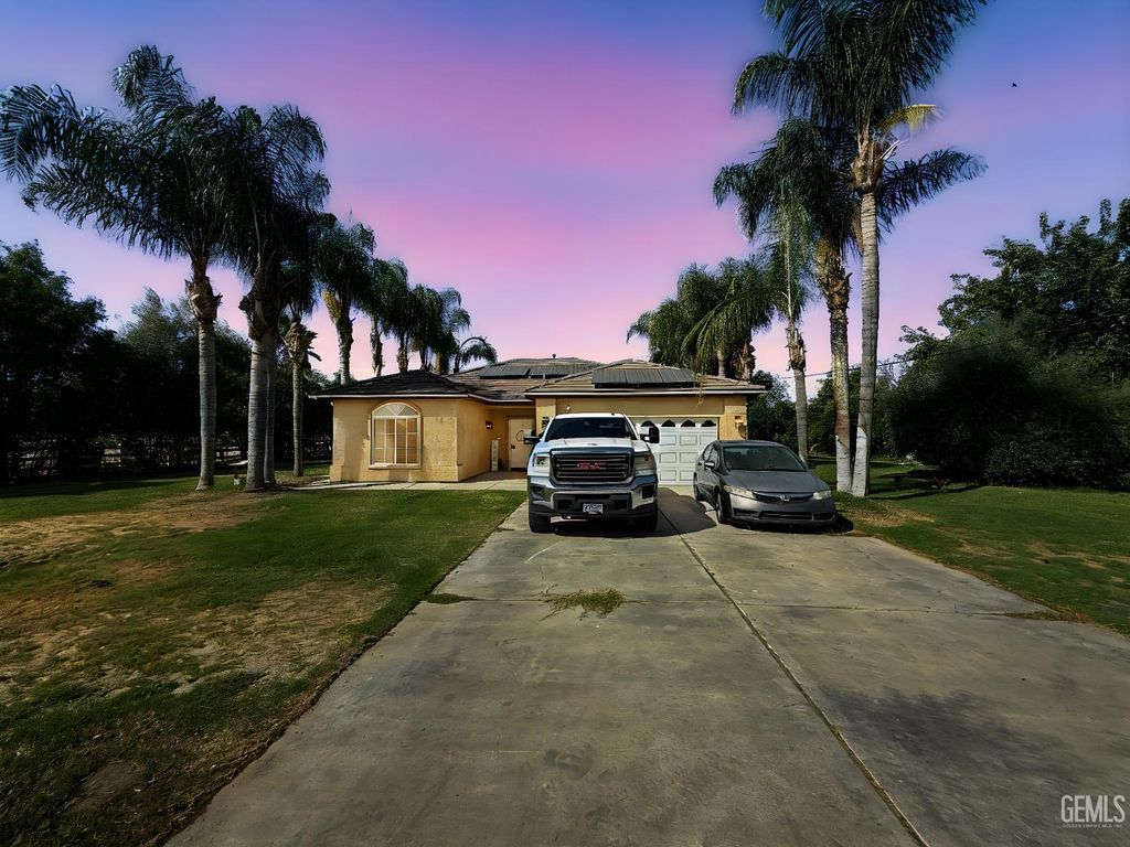 Photo of 5351 Gatson Street, Bakersfield, CA 93314 (MLS # 202511764)