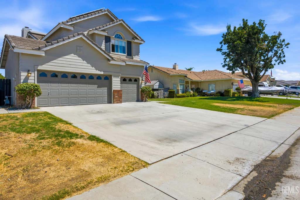 Photo of 9922 Balvanera Avenue, Bakersfield, CA 93312 (MLS # 202608311)