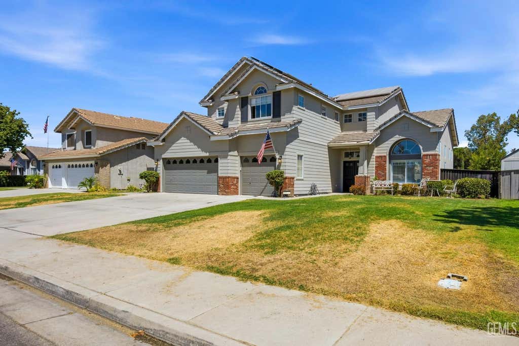 Photo of 9922 Balvanera Avenue, Bakersfield, CA 93312 (MLS # 202608311)