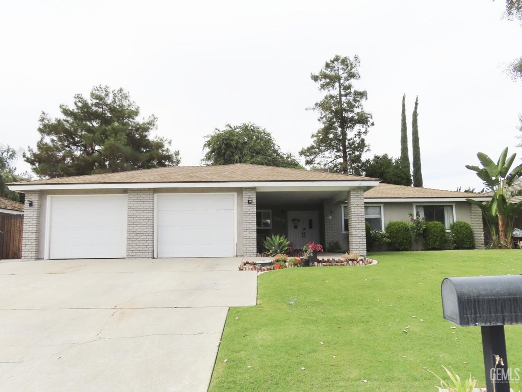Photo of 1907 Manning Street, Bakersfield, CA 93309 (MLS # 202610094)