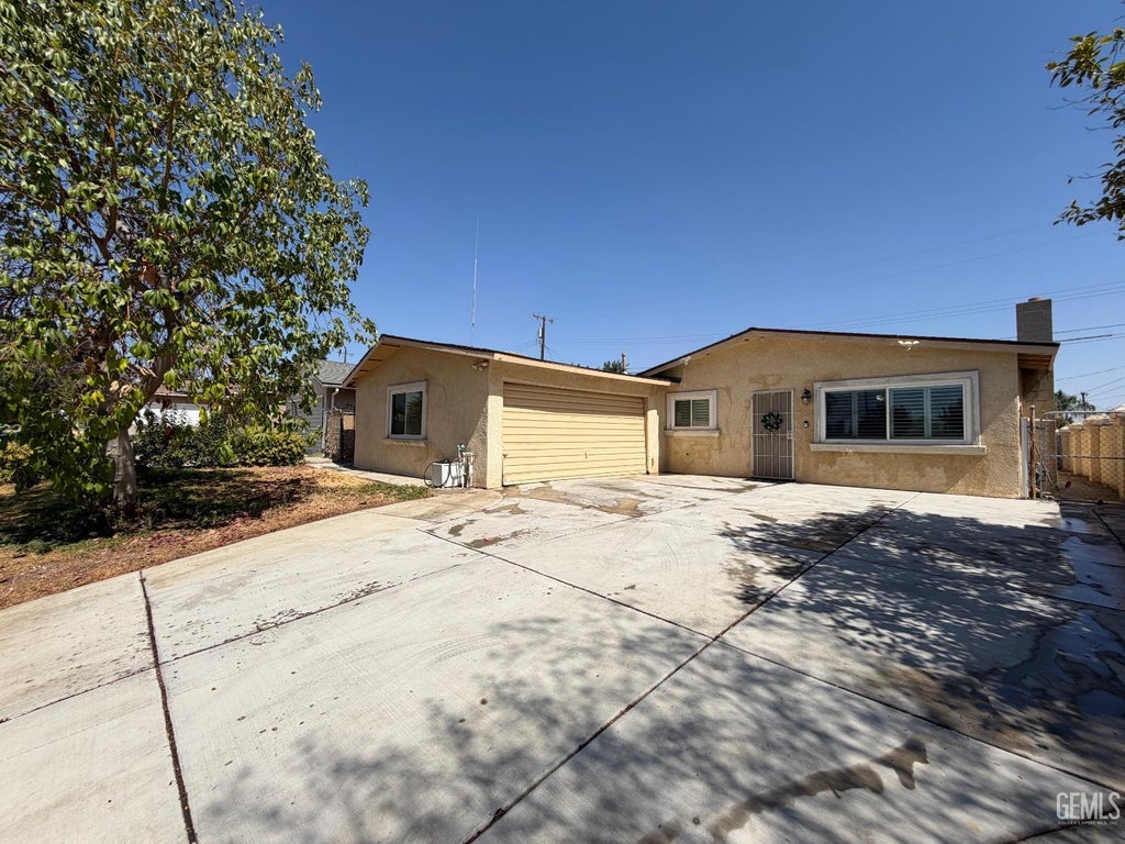 Photo of 2005 Avondale Drive, Bakersfield, CA 93306 (MLS # 202610360)