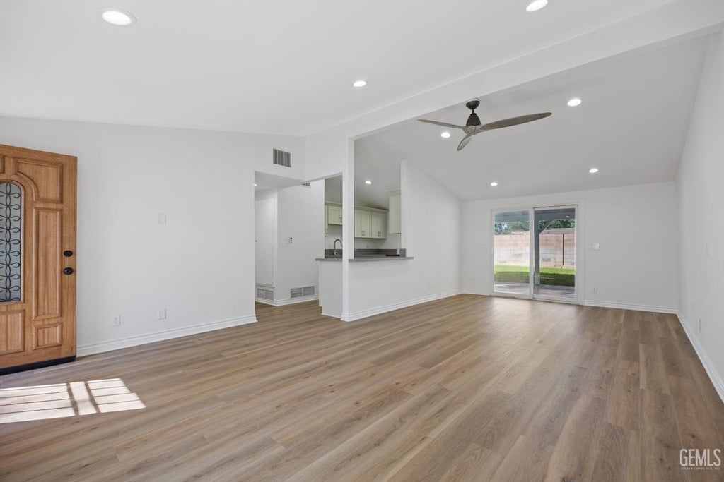 Photo of 27441 Walnut Springs Avenue, Santa Clarita, CA 91351 (MLS # 202610250)