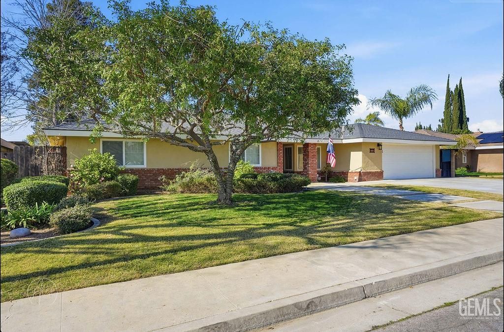 Photo of 3600 La Costa Street, Bakersfield, CA 93306 (MLS # 202600953)