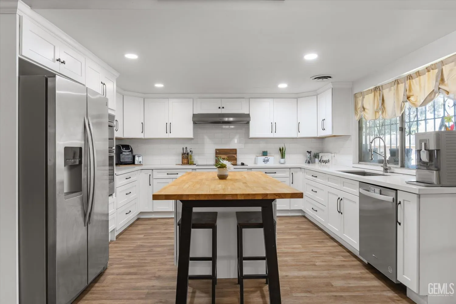 Bakersfield, California 93309, United States, 3 Bedrooms Bedrooms, ,2 BathroomsBathrooms,Residential,Active,195869