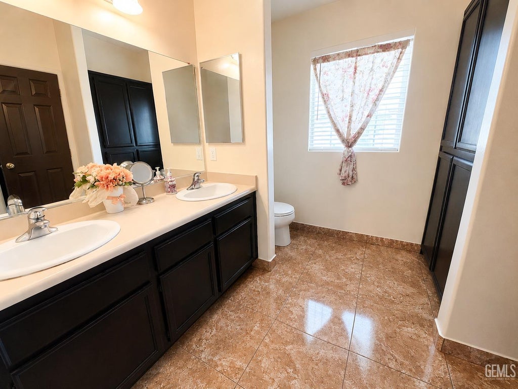 Photo of 5311 Milagro Drive Dr, Bakersfield, CA 93307 (MLS # 202608876)