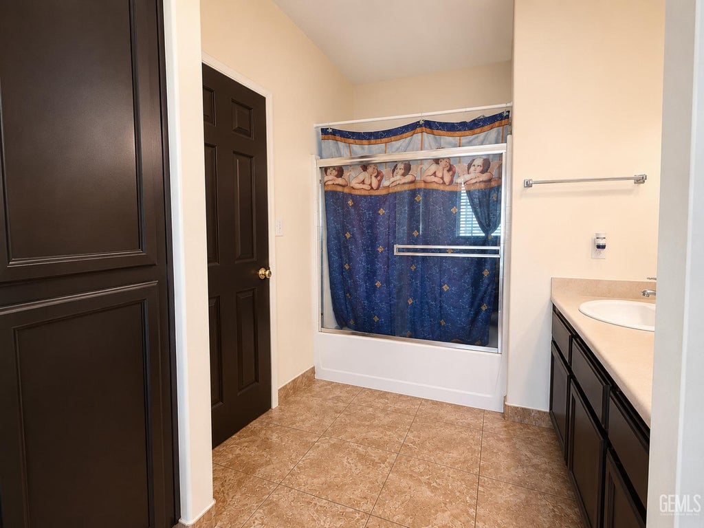 Photo of 5311 Milagro Drive Dr, Bakersfield, CA 93307 (MLS # 202608876)