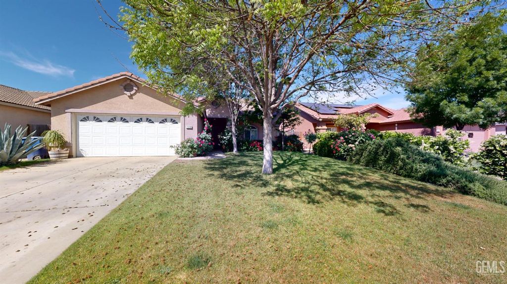 Photo of 7208 Nicobar Court, Bakersfield, CA 93307 (MLS # 202603736)