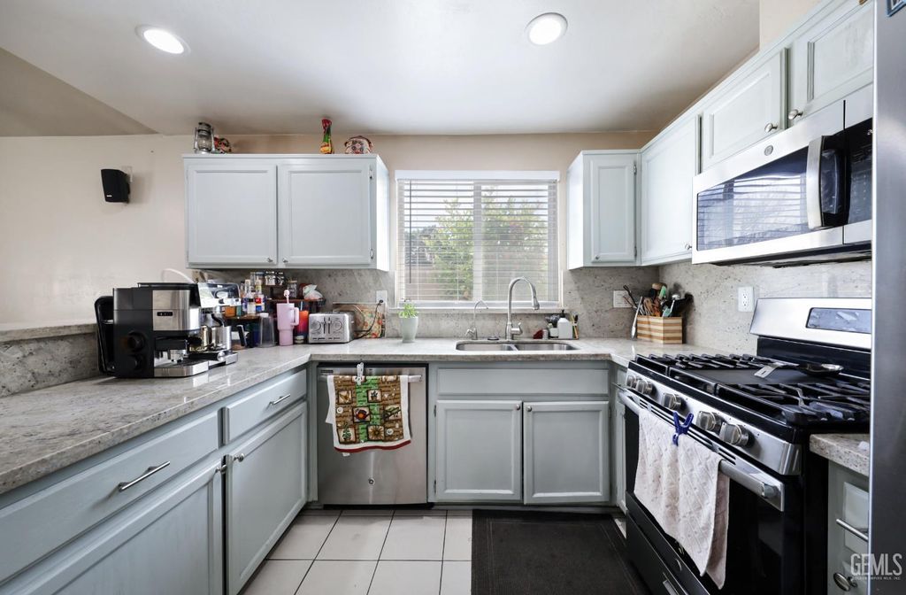 Photo of 5918 Foss Ridge Court, Bakersfield, CA 93313 (MLS # 202603777)