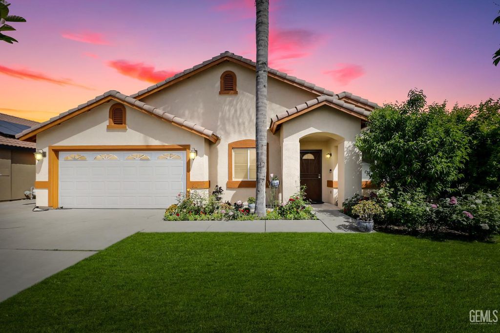 Photo of 5918 Foss Ridge Court, Bakersfield, CA 93313 (MLS # 202603777)