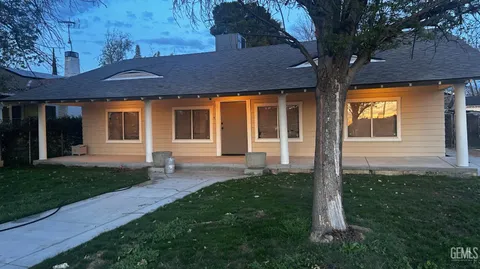 8 Oleander Avenue, Bakersfield, CA 93304 - MLS#: 202503619