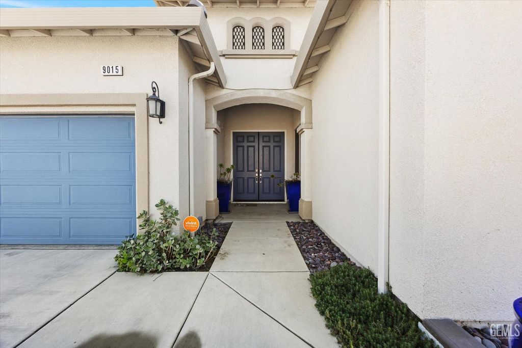 Photo of 9015 Claro De Luna Drive, Bakersfield, CA 93314 (MLS # 202602313)