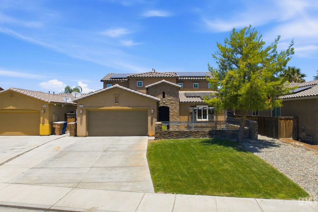 Photo of 5818 Warren Ridge Drive, Bakersfield, CA 93313 (MLS # 202606535)