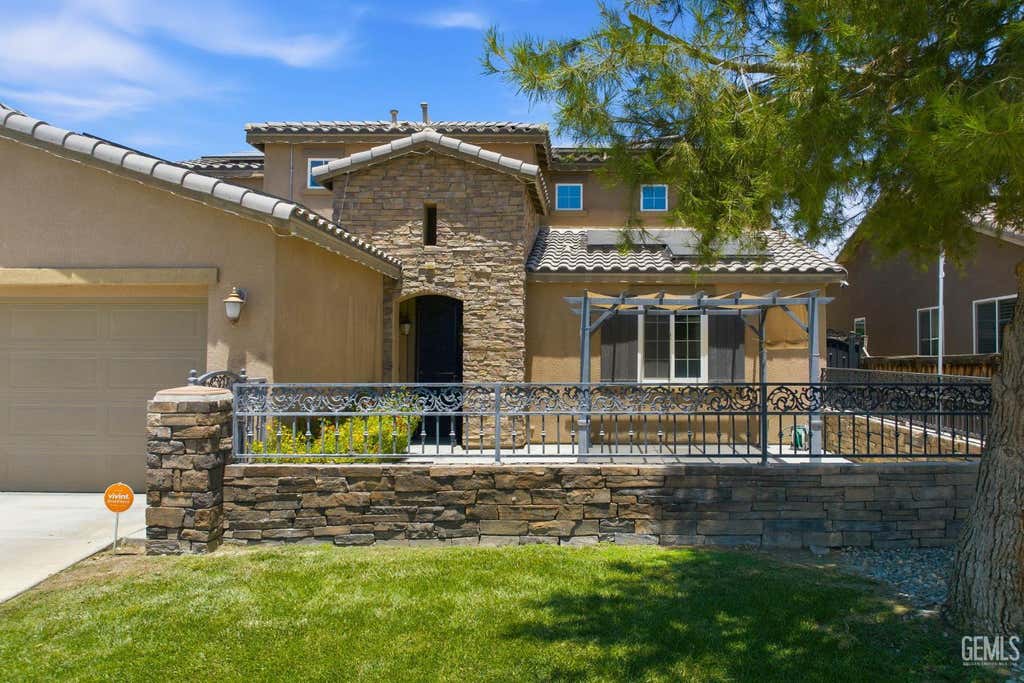 Photo of 5818 Warren Ridge Drive, Bakersfield, CA 93313 (MLS # 202606535)