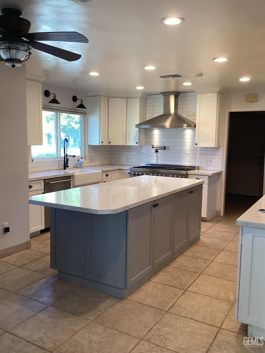 Photo of 1000 Halterio Court, Bakersfield, CA 93309 (MLS # 202511309)