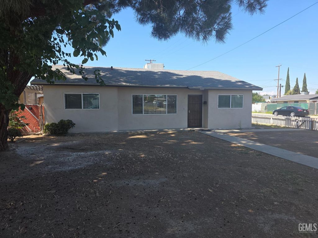 Photo of 300 Harlow Avenue, Mc Farland, CA 93250 (MLS # 202606931)